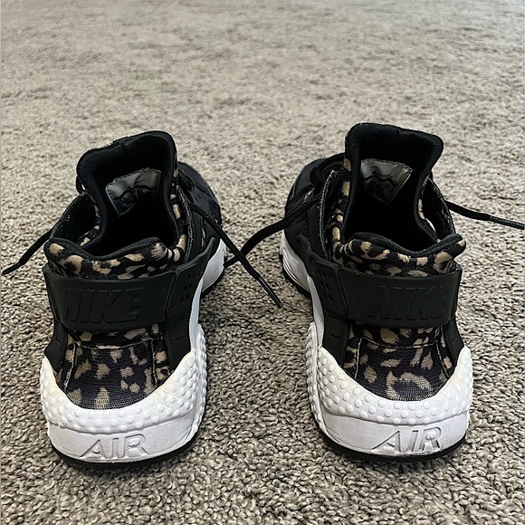 Nike Air Huarache Run Leopard Womens Shoes Black/White/Khaki 🐆 - Picture 3 of 5